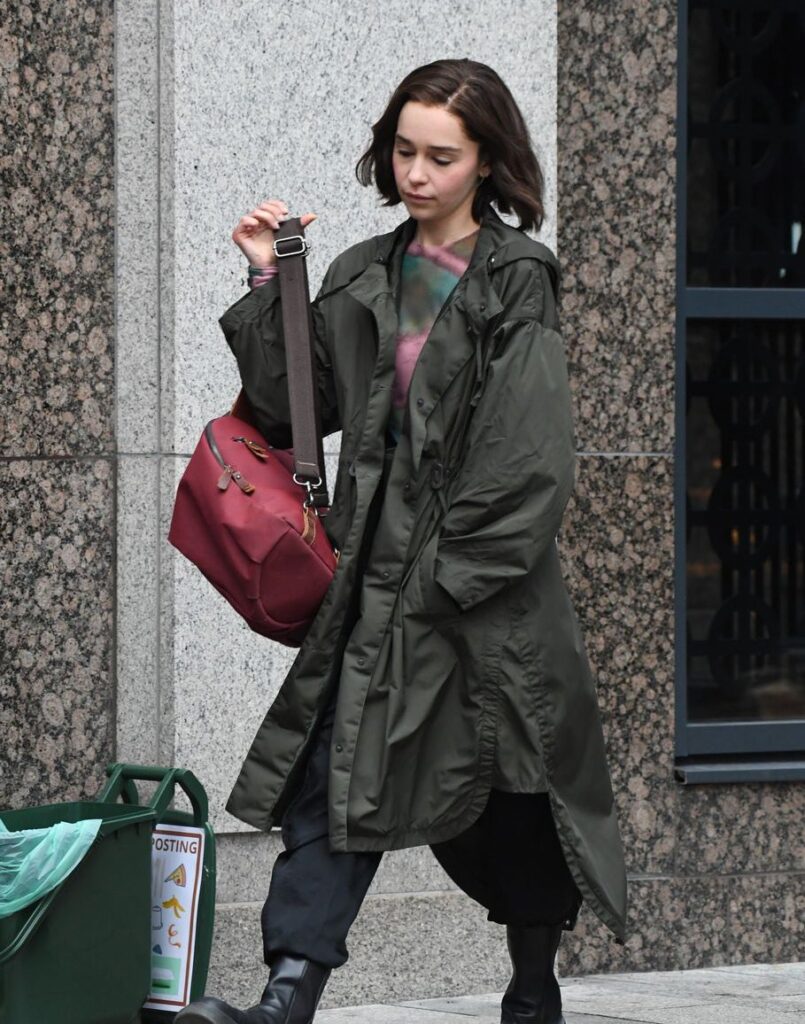 Invasão Secreta | Emilia Clarke aparece em fotos dos bastidores