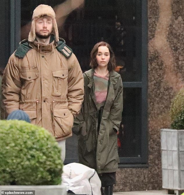 Invasão Secreta | Emilia Clarke aparece em fotos dos bastidores