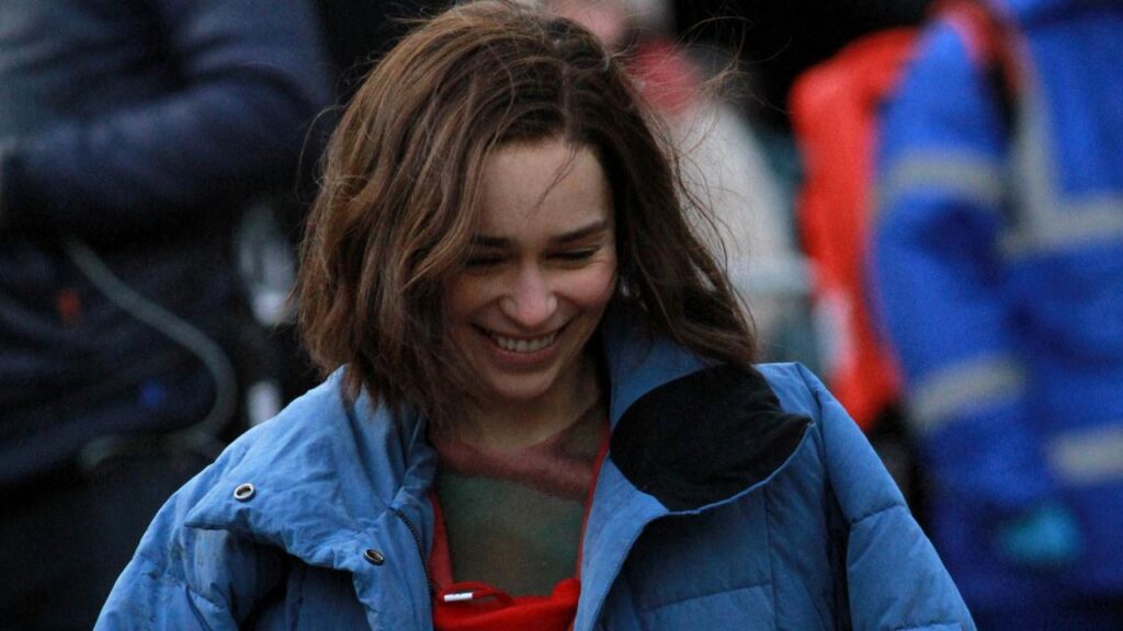 Invasão Secreta | Emilia Clarke aparece em fotos dos bastidores